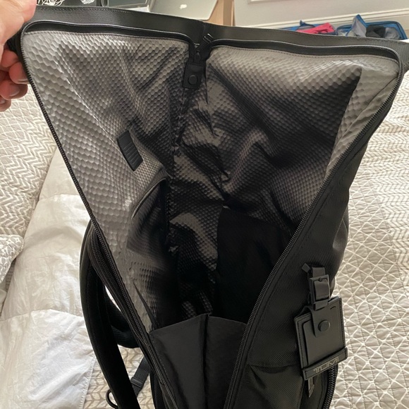 Tumi travel backpack large mens or women - Picture 7 of 8